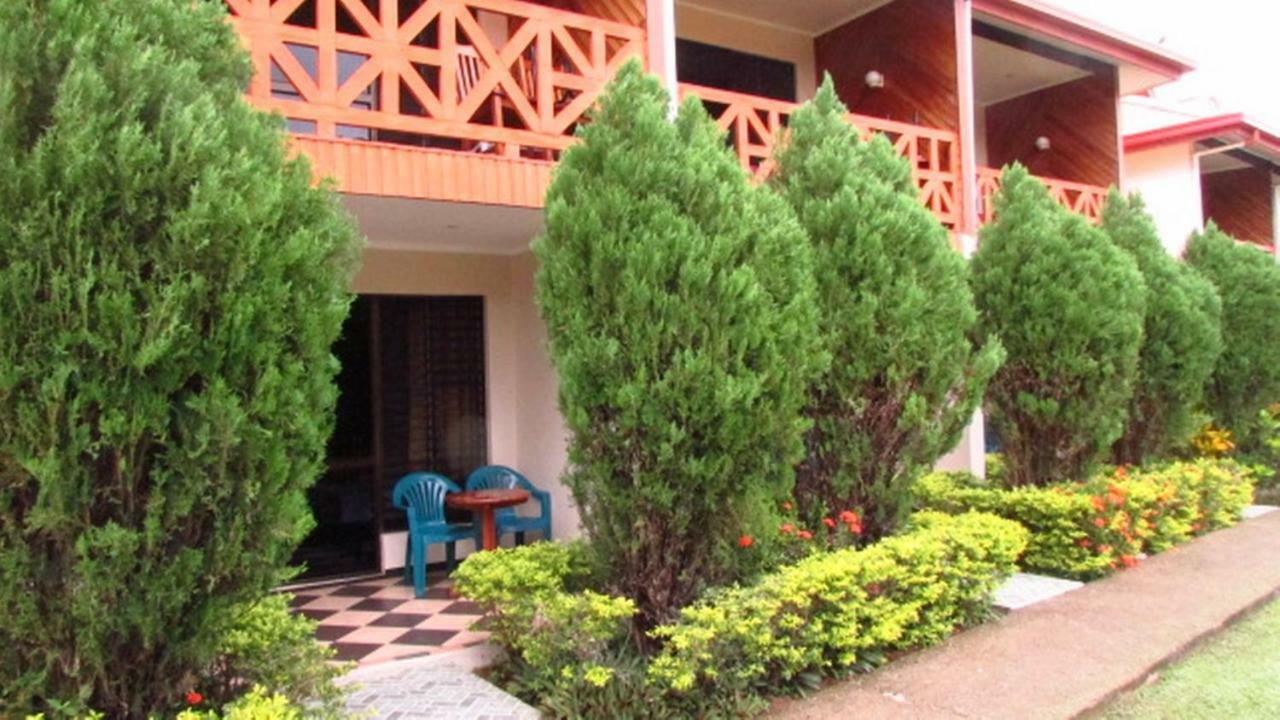 Wailoaloa Beach Resort Nadi Bagian luar foto